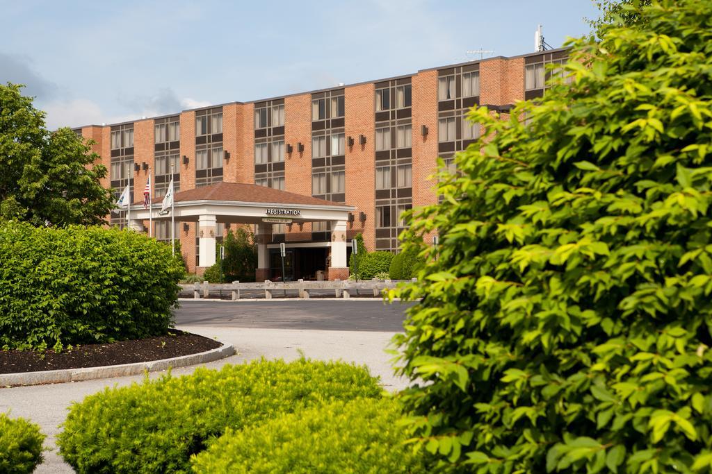 Radisson Hotel And Suites Chelmsford-Lowell Экстерьер фото
